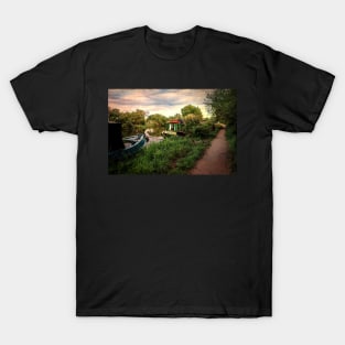 The Kennet Between Woolhampton and Aldermaston T-Shirt